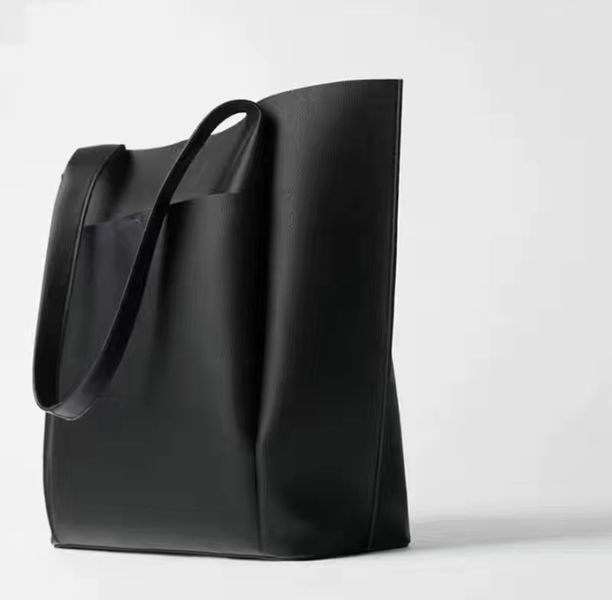 Модна жіноча сумка-шопер 2024 23 фото
