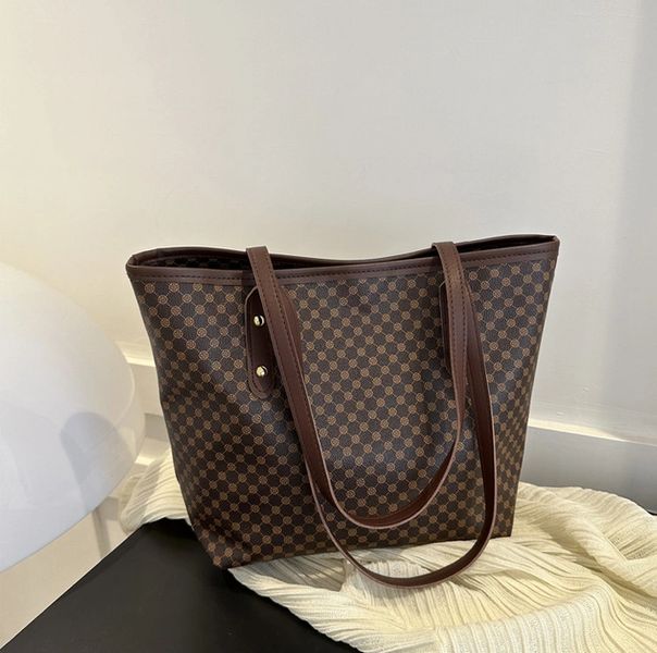 Модна жіноча сумка-шопер 2024 55 фото