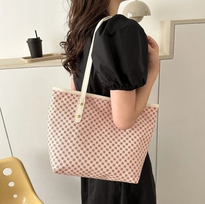 Модна жіноча сумка-шопер 2024 56 фото