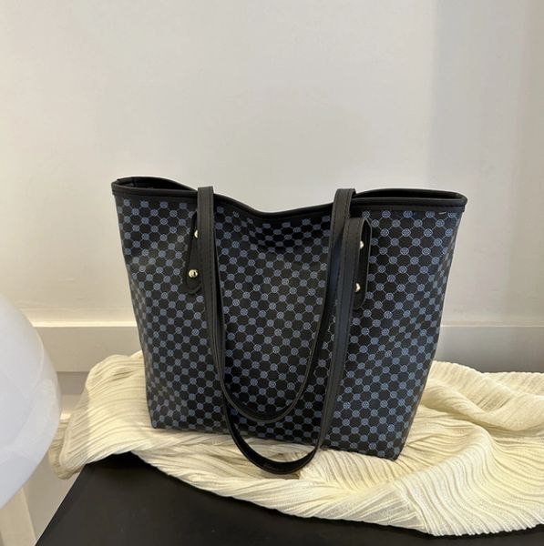 Модна жіноча сумка-шопер 2024 57 фото