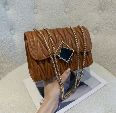 Модна жіноча сумка крос-боді 2024 177 фото