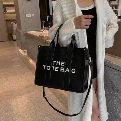 Модна жіноча сумка-шопер 2024 77 фото