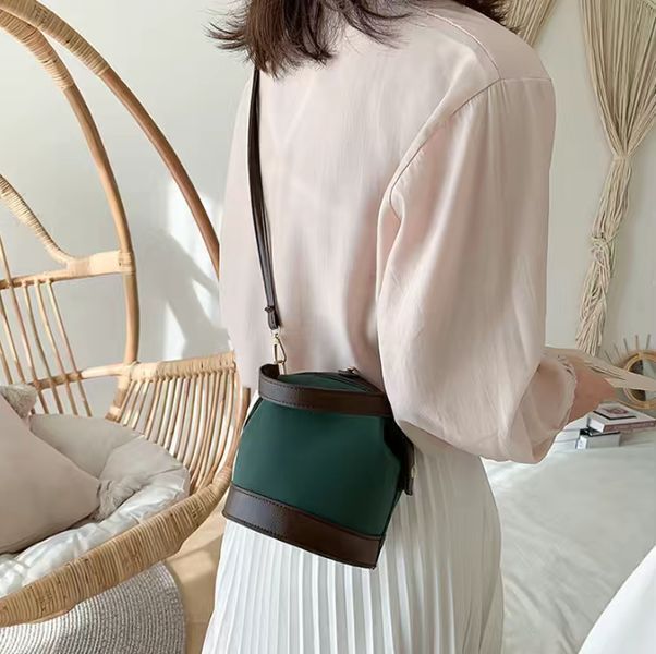Стильная женская сумка кросс-боди 2024 169 фото